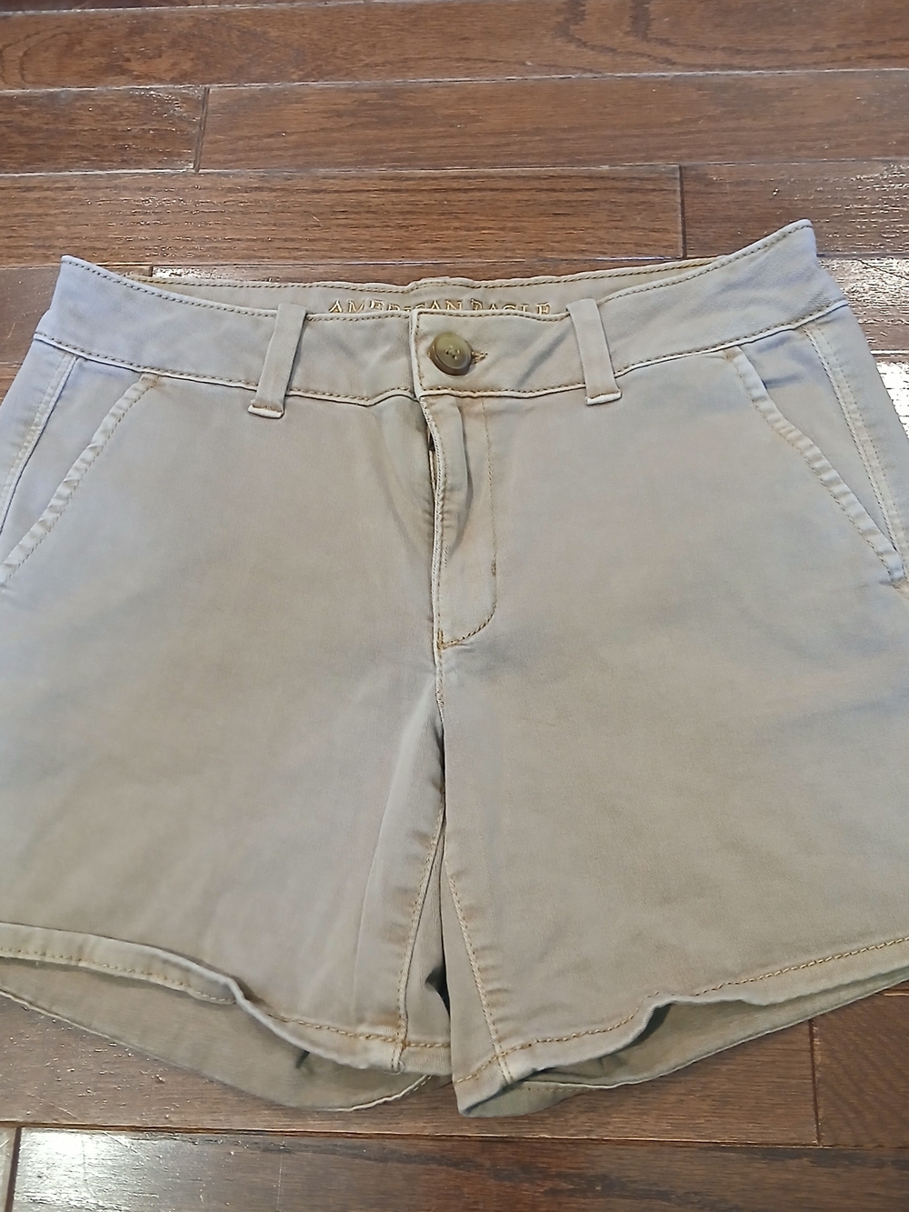 American Eagle Outfitters AEO Twill Midi  Light Khaki Women’s Casual Shorts Sz 8